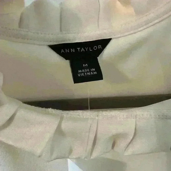 Ann Taylor basic brand new with tags size M (J146) pearl buttons - Picture 2 of 3